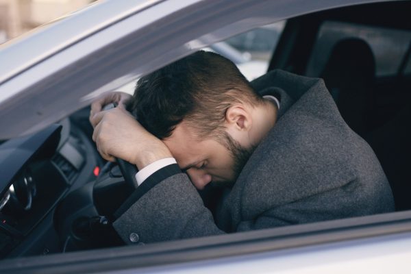 Riscurile condusului somnoros: un nou sondaj relevă pericolele