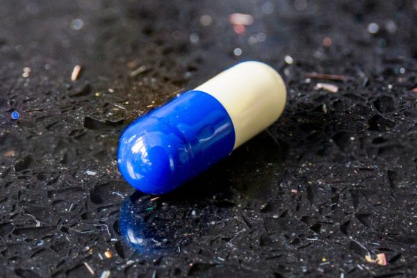 Antibioticul Folosit Împotriva Acneei Asociat cu un Risc Redus de 30% pentru Schizofrenie