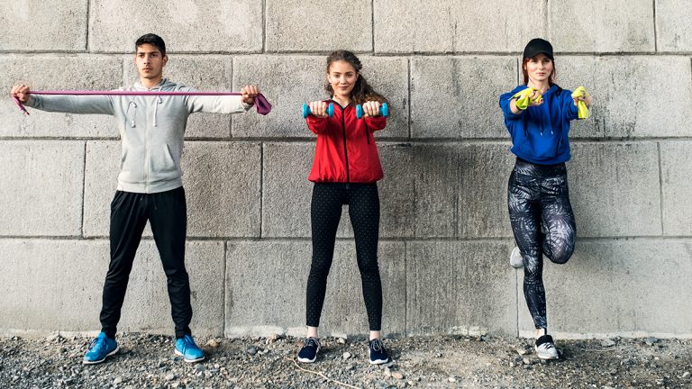 Diversificarea Tipurilor de Exerciții Fizice Poate Reduce Riscul de Deces, Concluzionează un Studiu