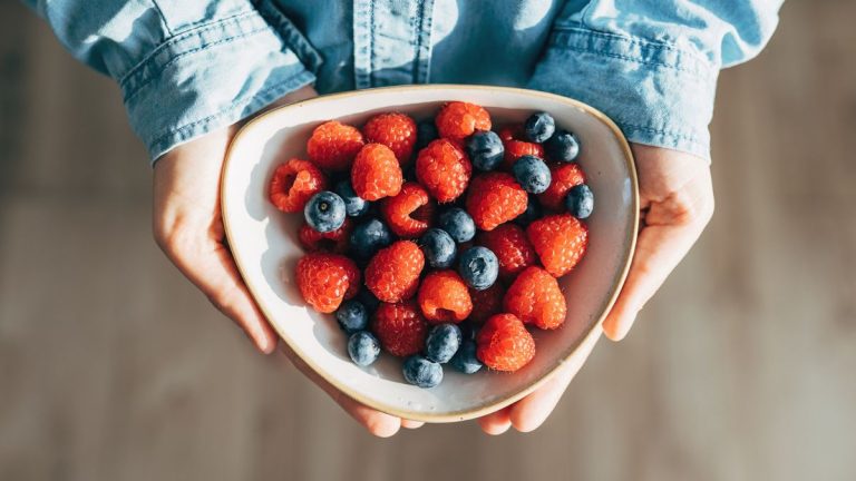 Studiu major despre postul intermitent găsește puține dovezi pentru pierderea în greutate