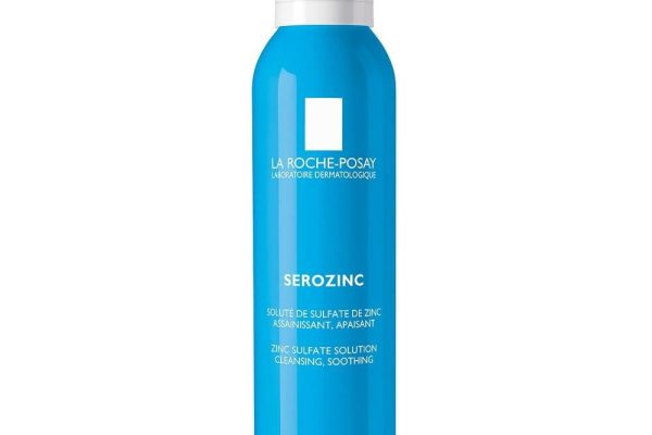Ce este spray-ul cu sulfat de zinc și cum ajută tenul gras?