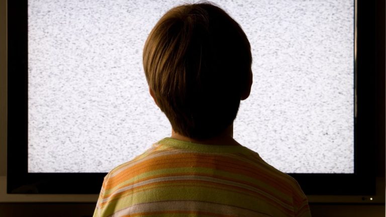 Televizorul poate afecta sănătatea creierului, conform unui studiu recent