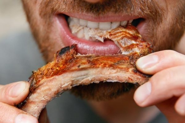 Cauzează Dieta Keto Cancerul? Un Nou Studiu Pune la Îndoială Teoria Populară
