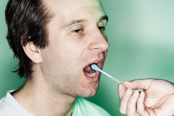 Testul nedureros cu tampoane detectează cancerul oral într-o oră, cu o precizie de peste 95%