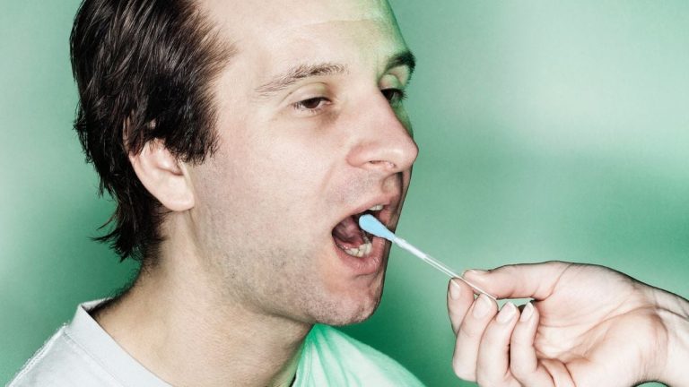 Testul nedureros cu tampoane detectează cancerul oral într-o oră, cu o precizie de peste 95%