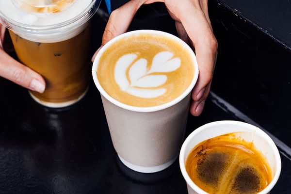 Consumatorii de Cafea au Mai Puțină Grăsime, Mai Mult Mușchi și Diferențe Surprinzătoare în Hormonii Sexuali