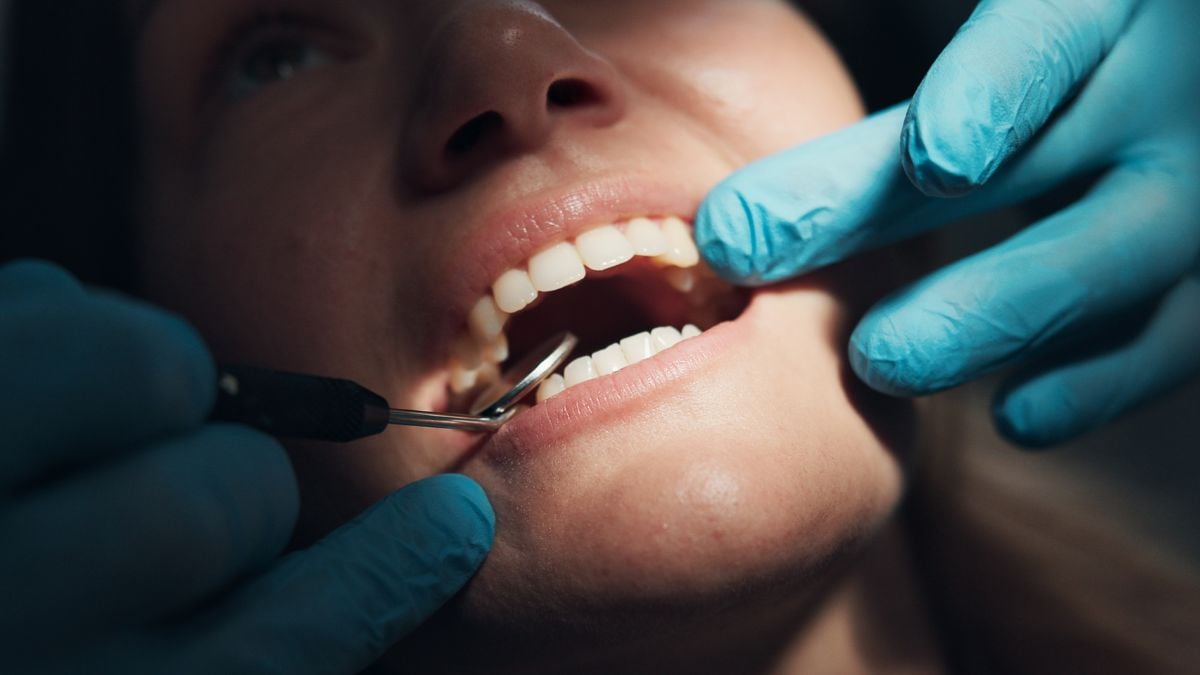 Legătura dintre Problemele Comune cu Gingiile și un Risc Mai Mare de 61% de Alzheimer