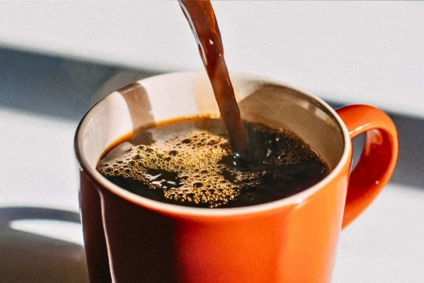 Ceaiul sau cafeaua pot influența riscul de osteoporoză la femeile în vârstă