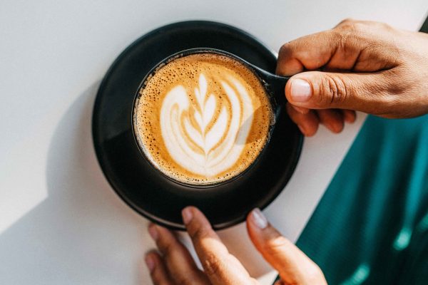 Cafeaua Decafeinizată Ar Putea Avea un Avantaj Surprinzător Față de Cafeaua Cu Cafeină, Arată un Studiu
