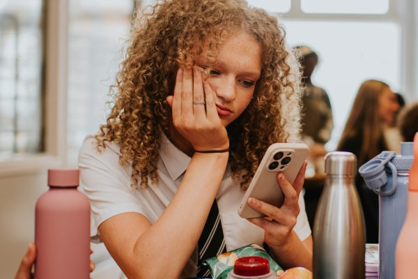 Un obicei zilnic este asociat cu un risc cu 49% mai mare de apariție a simptomelor tulburărilor de alimentație la adolescenți