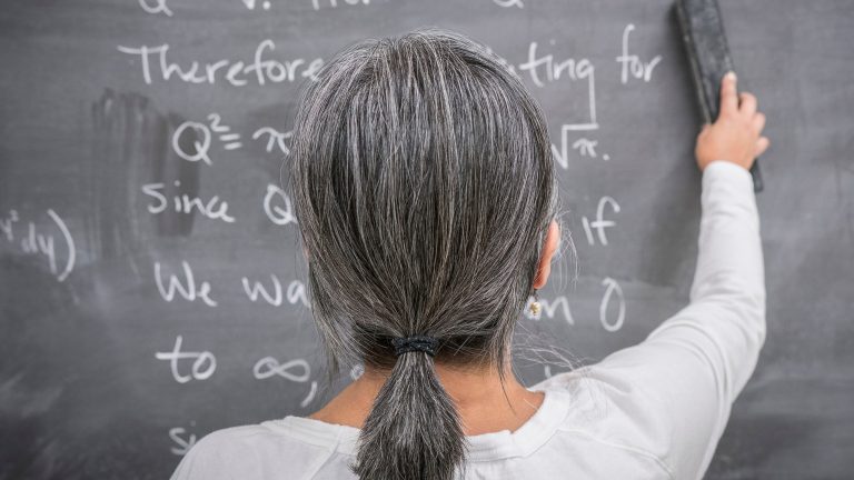 Creierul îmbătrânit nu se declină – se adaptează, arată un studiu