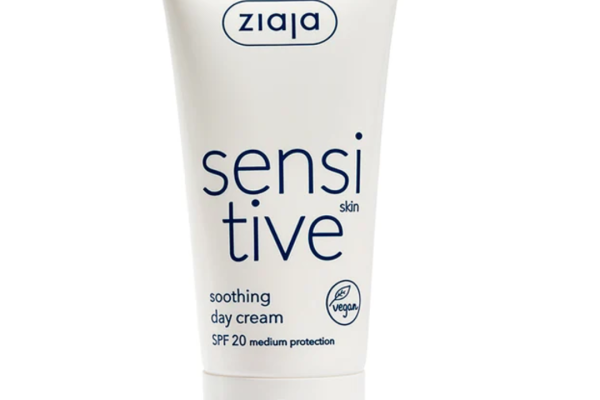 Ce este crema calmantă pentru față și cum ajută pielea sensibilă?